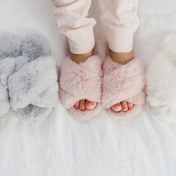 Lauren Conrad Raylyn Faux Fur Slide On Slippers - Picture 8 of 9